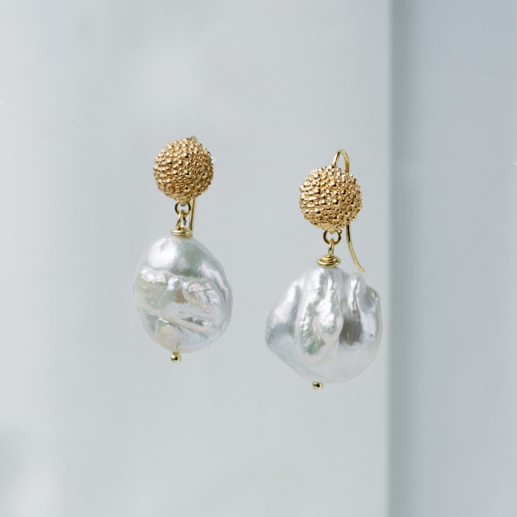 baroque-pearl-and-gold-drop-earring