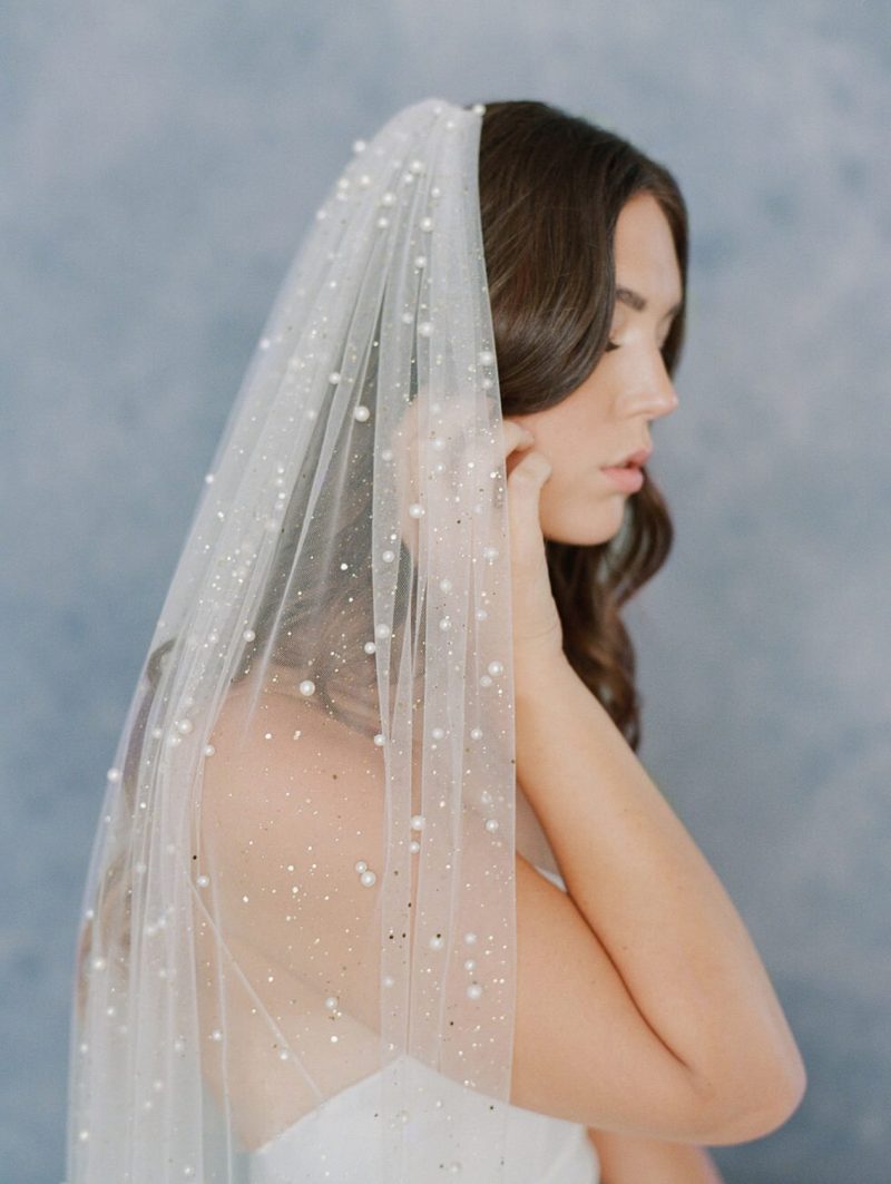 Pearl-and-gold-glitter-ivory-veil