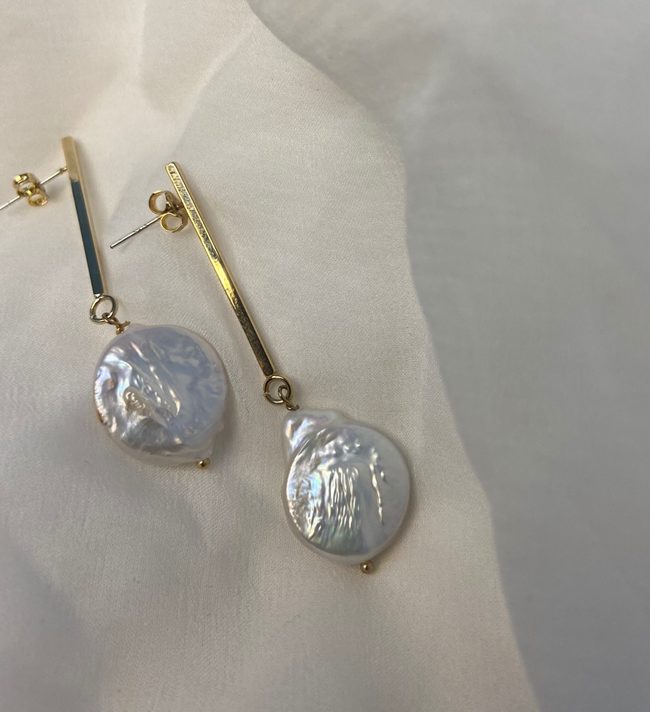pearl-gold-drops-aubrey-earrings-blue-meadow