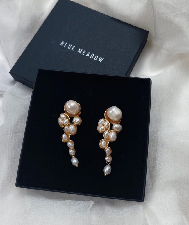 blue-meadow-pearl-gold-ivy-earrings