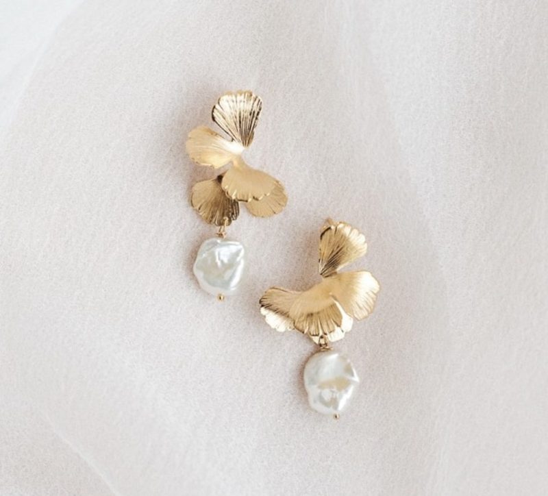 univers-pearl-gold-floral-earrings-maison-sabben