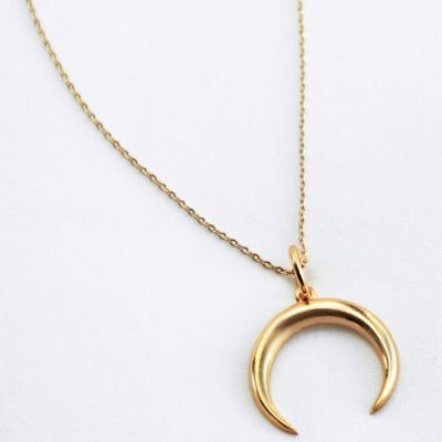 one-dame-lane-crescent-moon-necklace