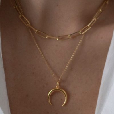 one-dame-lane-crescent-moon-necklace